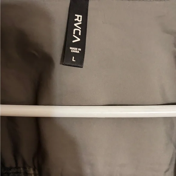 NWOT - RVCA Button down Shirt - Picture 3 of 5
